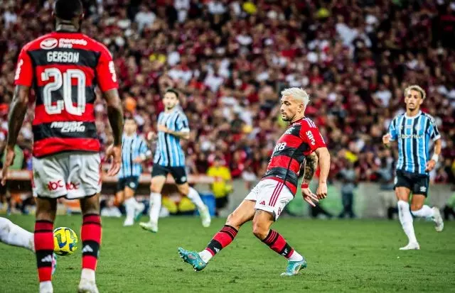 Foto: Guilherme Ribeiro / Coluna do Fla Arrascaeta em ação