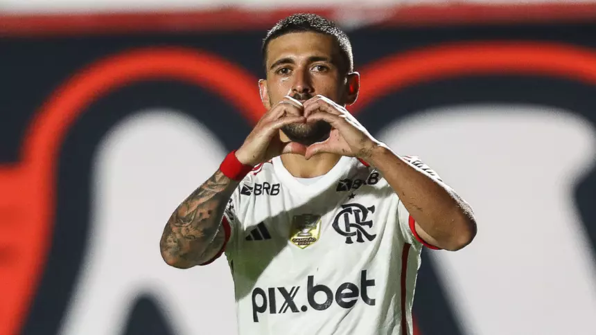Arrascaeta em ação contra o Vitória