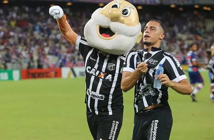 Arthur Cabral foi formado na base do Ceará.
