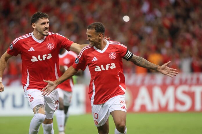 O rei do continente? Camisa 10 colorado tem noite de gala e faz da Libertadores seu 