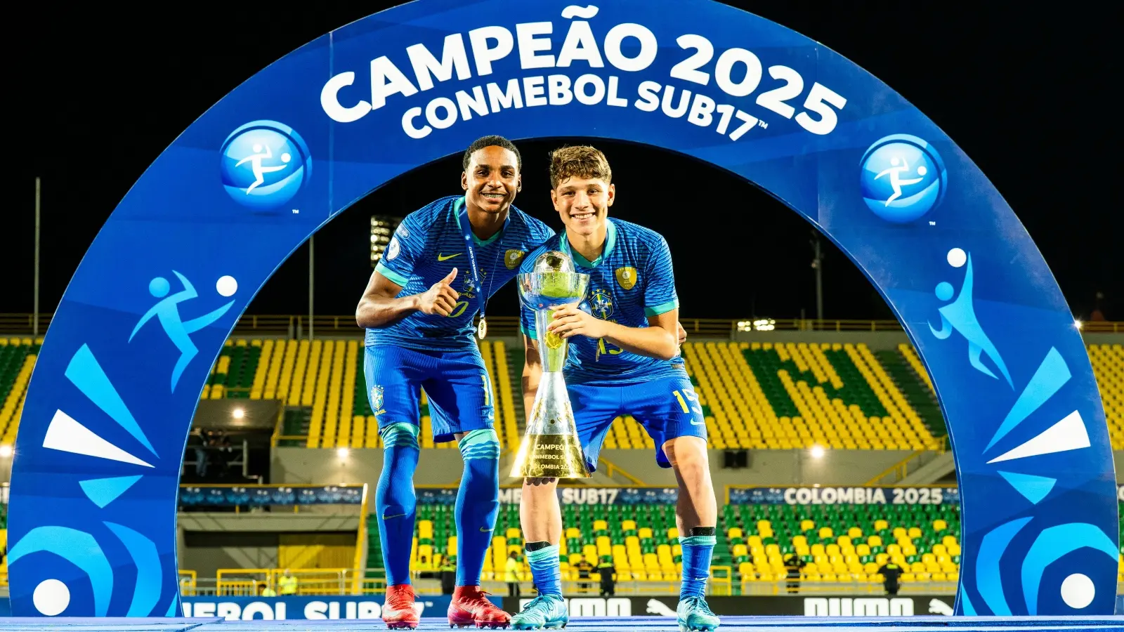 Kayke e Gustavo, da equipe Sub-20 do Athletico-PR