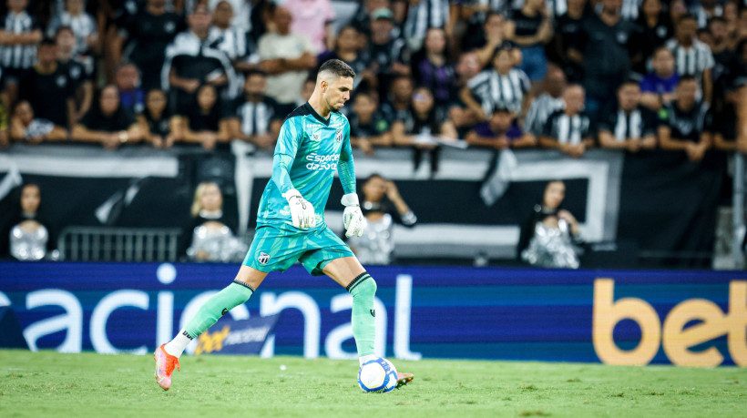 Bruno Ferreira se contundiu durante a partida