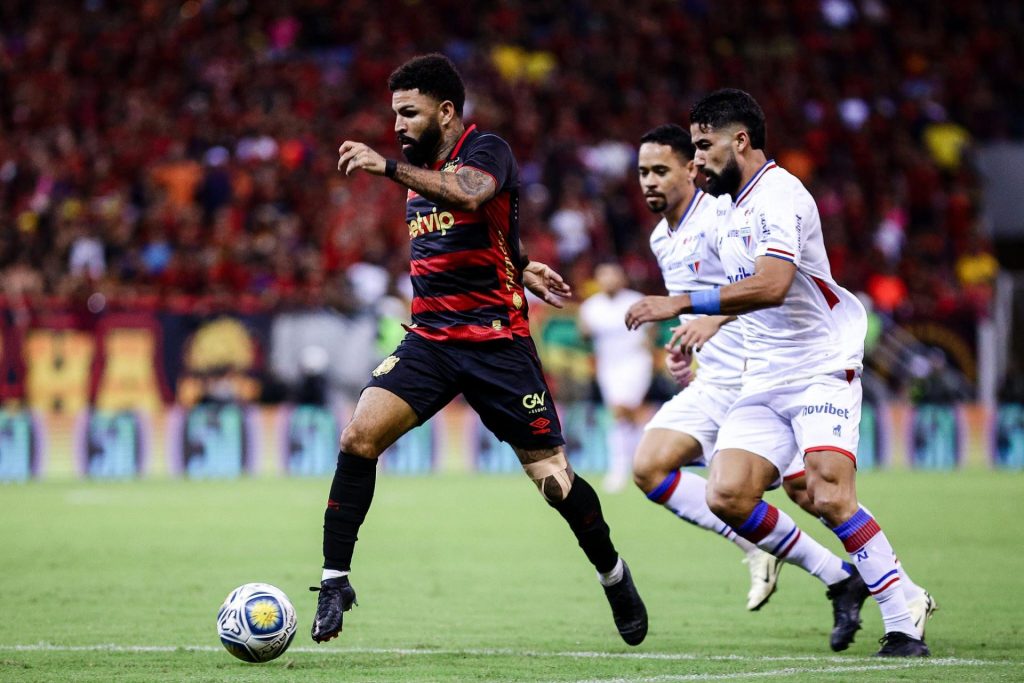 Duelo entre Sport e Fortaleza