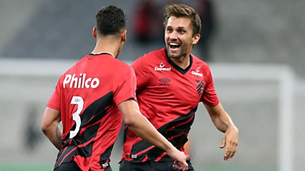 Paulo André fez dupla função no Athletico-PR com ideia de Petraglia