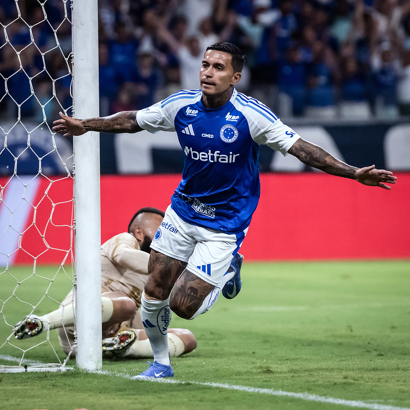 Dudu durante um treino do Cruzeiro
