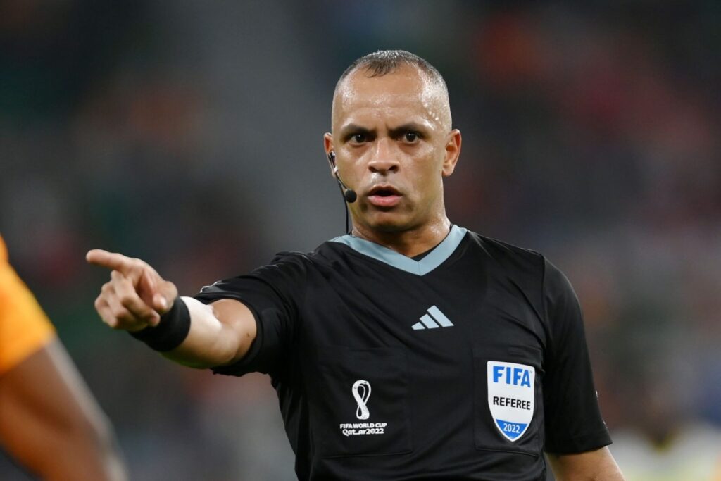 Wilton Pereira é árbitro de Copa do Mundo – Foto: Mike Hewitt – FIFA/FIFA via Getty Images
