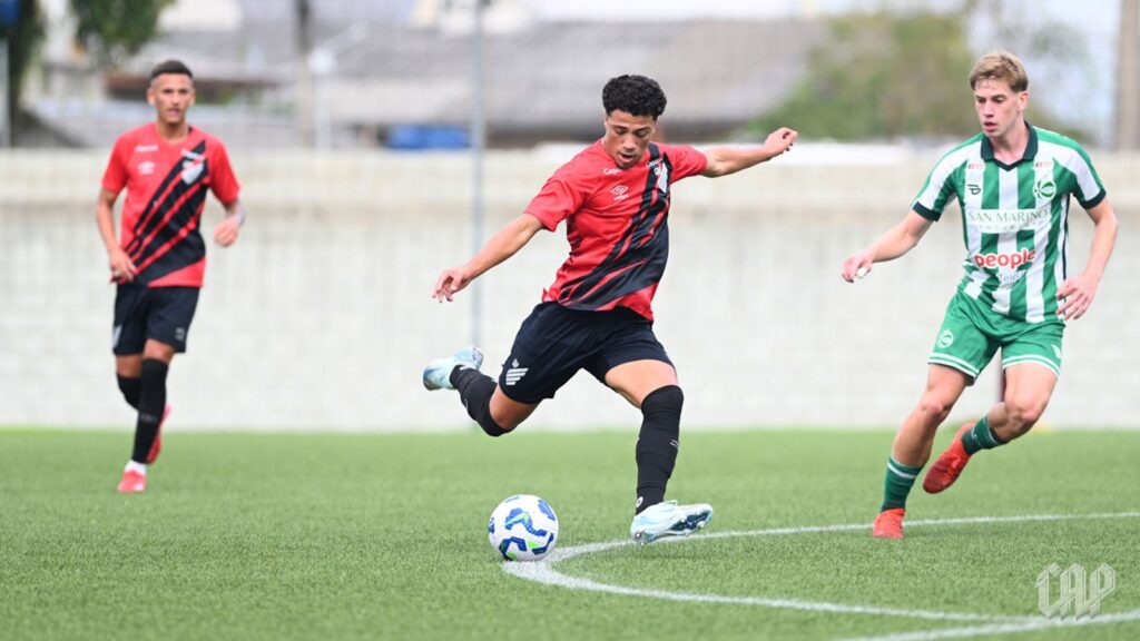 Lima em ação durante os treinos para o campeonato