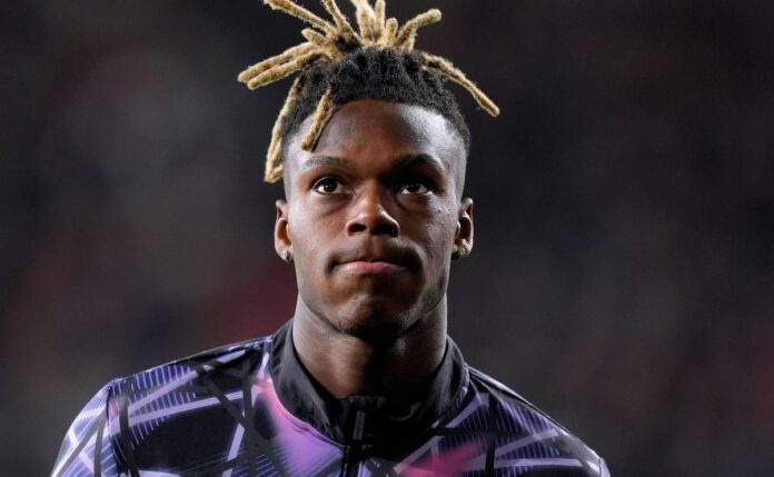 Barcelona informa que desistiu de Nico Williams, mas decide contratar lateral e meia