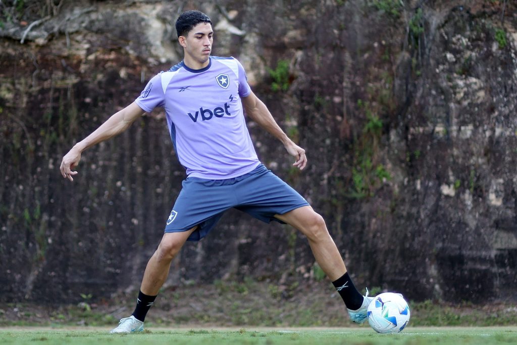 Jair, zagueiro do Botafogo