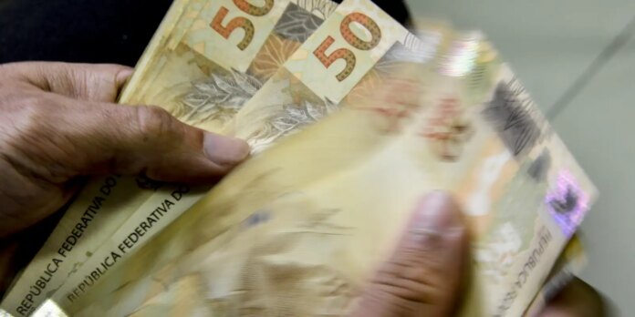 Brasileiros sacaram R$ 258 milhões em valores a receber em fevereiro