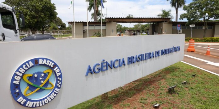 Atual e ex-diretor da Abin depõem à PF sobre suposta espionagem ilegal