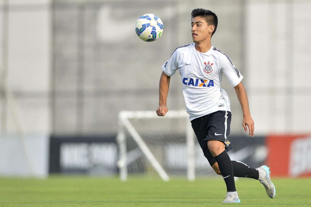 Fabrício Oya se destacou na base do Timão - Foto: Mauro Horita/AGIF.