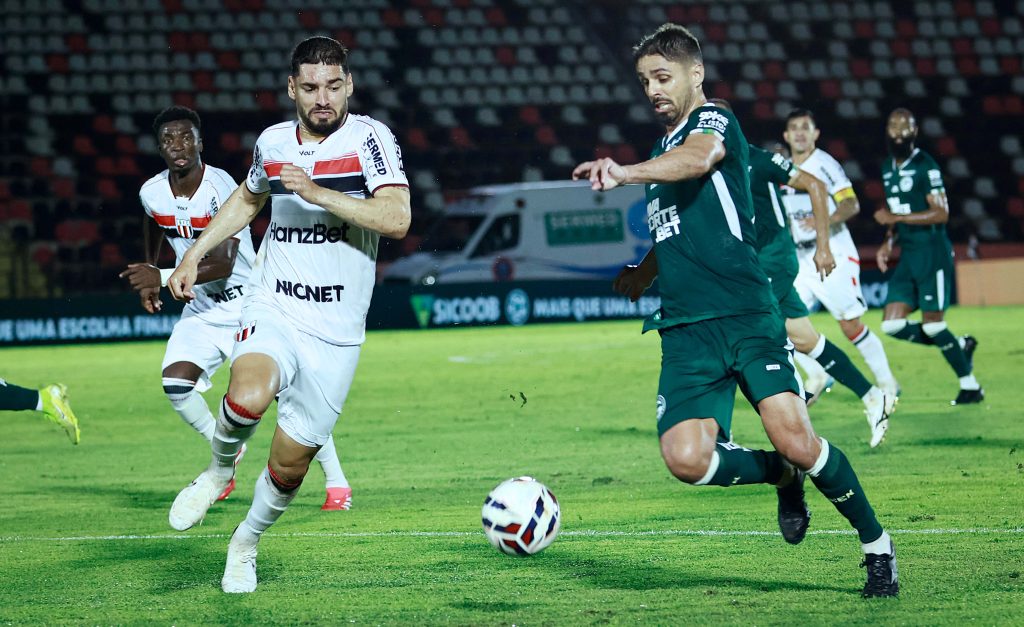 Goiás em ação no campo.