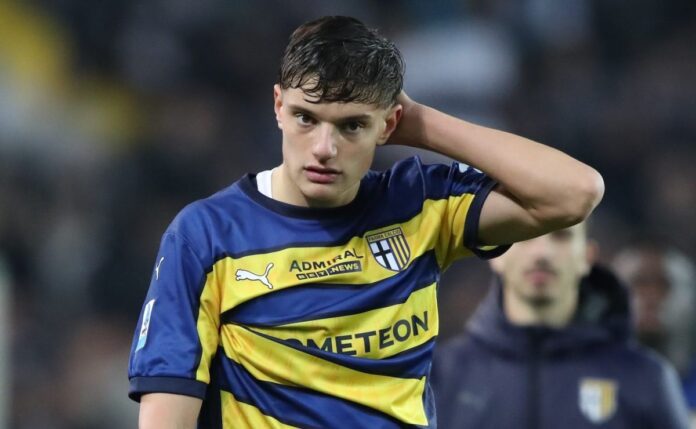 Gigantes Juventus e Inter disputam a joia defensiva Giovanni Leoni, do Parma