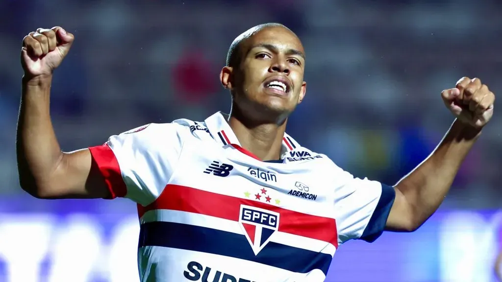 Ryan Francisco em ação pelo São Paulo. Foto: Marcello Zambrana/AGIF