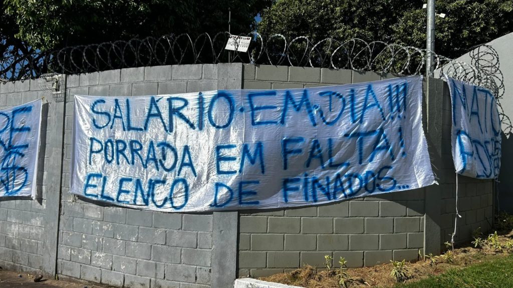 Protesto na Toca da Raposa II - Foto: Zeiro