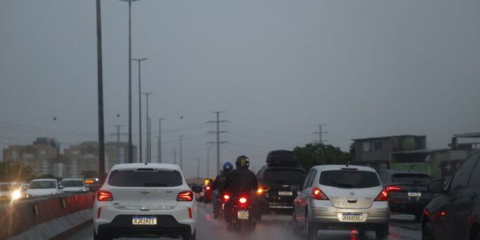 Rio se prepara para a frente fria que poderá trazer tempestade 