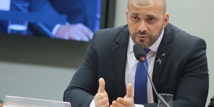 Moraes nega pedido de Silveira para trabalhar e estudar fora da prisão
