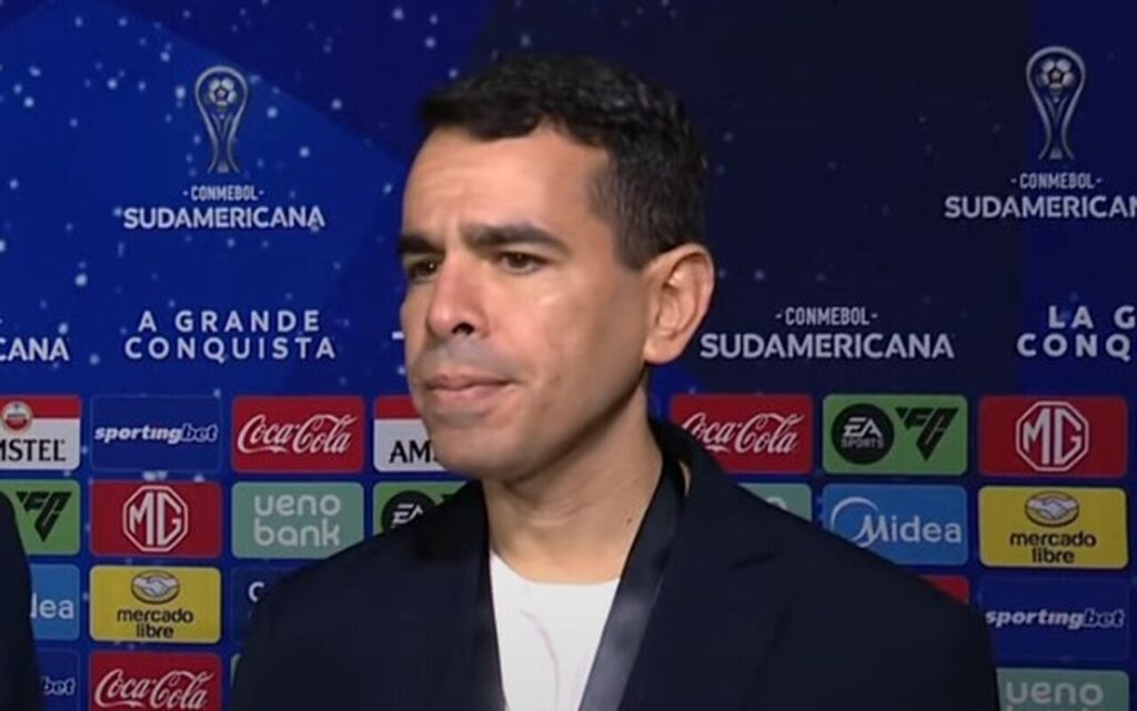 Marcelo Sant’Ana durante sua fala sobre a pressão no clube - Foto: Reprodução/CazéTV