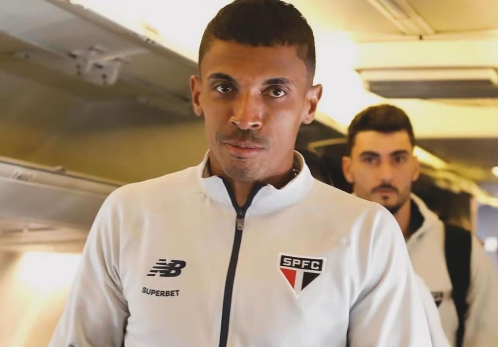 Luiz Gustavo.
