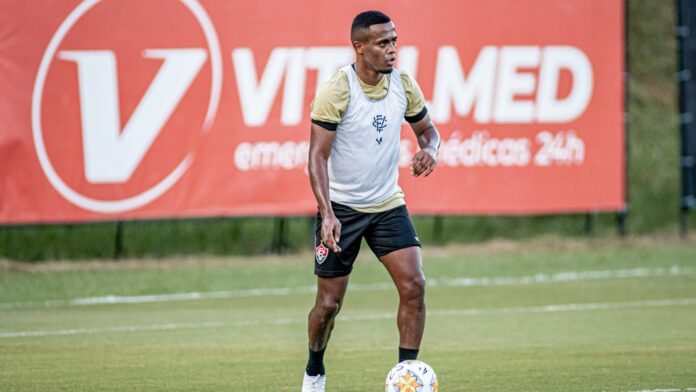 Além de Carlos Eduardo, Vitória deve ter desfalque no meio-campo para a partida contra o Ceará