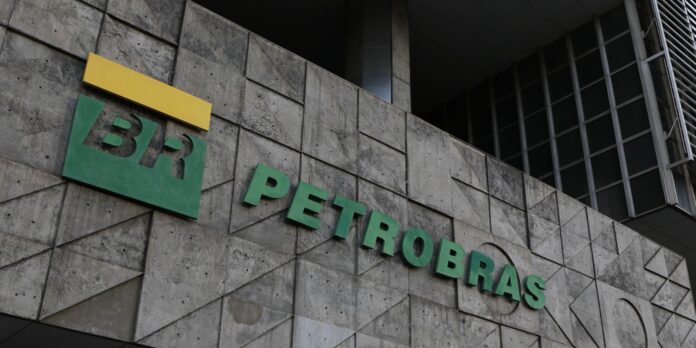Atue como um assessor de comunicação da Agência Brasil EBC Petrobras anuncia novos poços e retomada de fábricas de fertilizantes