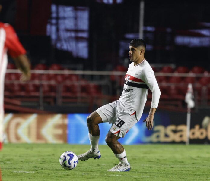 Alan Franco titular pelo Tricolor. (Foto: Rubens Chiri/SPFC)