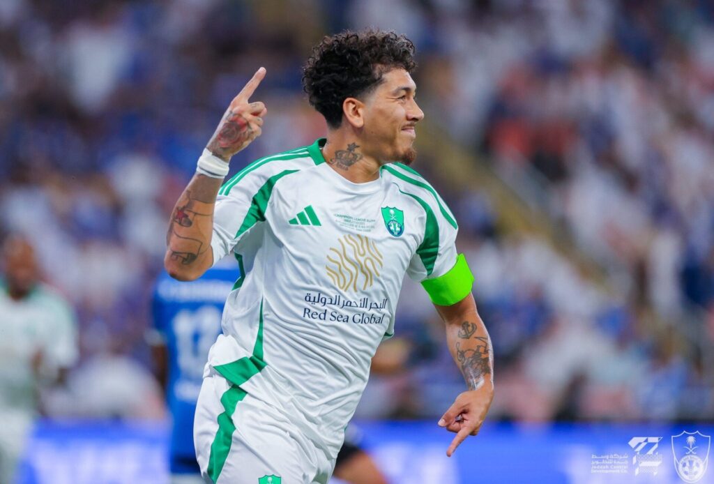 Firmino com a camisa do Al-Ahli