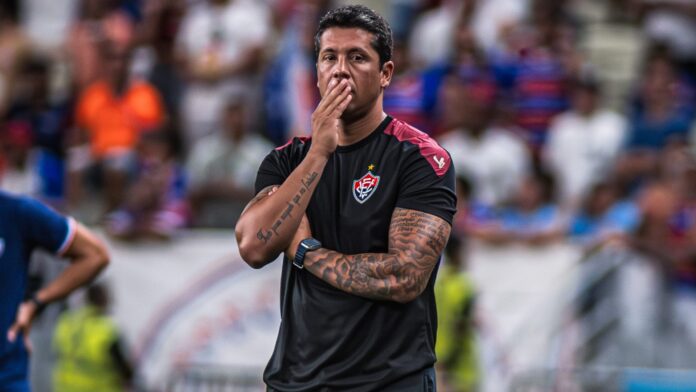 Carpini, se vire, mas não admito que o Vitória não vença o Santos no Barradão