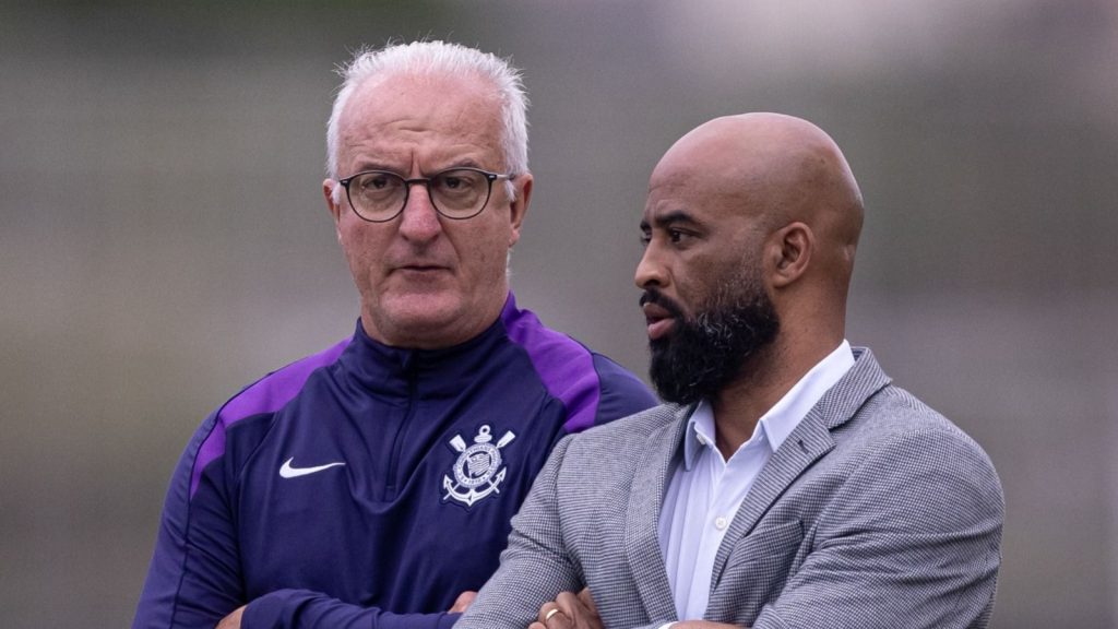 Dorival Júnior em sua apresentação oficial no Corinthians.