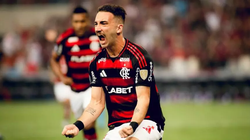 Léo Ortiz em ação durante a partida.