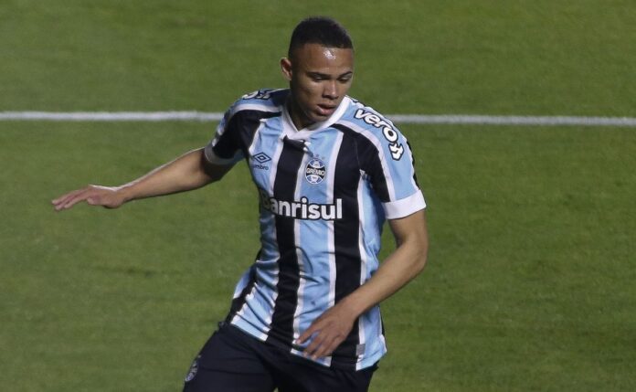 Liverpool vai contratar Vanderson para o lugar de Arnold se pagar R$ 158 milhões