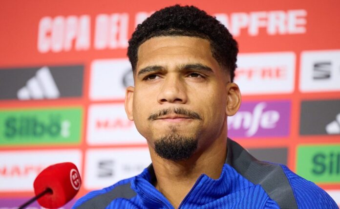 Ronald Araújo e outros jogadores podem deixar Barcelona após eliminação na Champions League