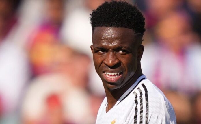 Câmeras flagram Vinicius Jr, do Real Madrid, provocando Iñigo Martínez, do Barcelona