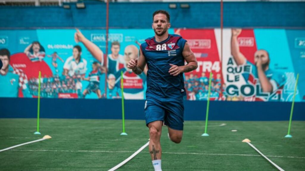 Lucas Sasha em treino pelo Fortaleza