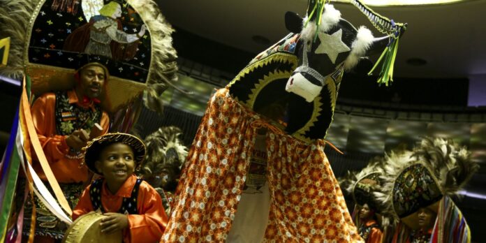 Mais de 400 grupos festejam Bumba-meu-boi no Maranhão