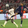 Barcola em campo no jogo PSG x Bayern de Munique (Foto de Alexander Hassenstein/Getty Images)