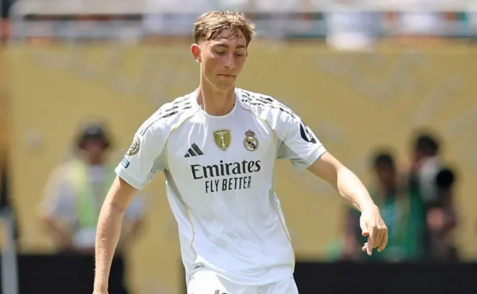 Dean Huijsen se pronuncia pela primeira vez após expulsão em jogo do Real Madrid no Mundial