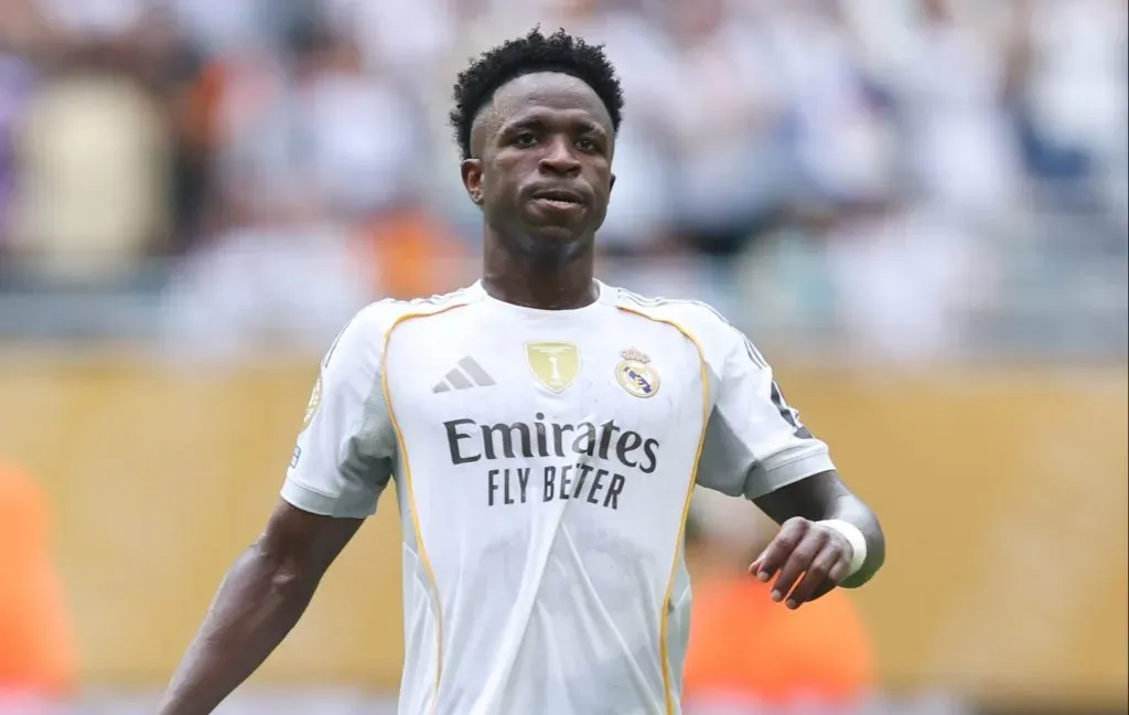 Vini Jr foi criticado pela torcida após desempenho no Mundial de Clubes pelo Real Madrid. Sua renovação de contrato ainda não está selada, segundo o portal espanhol Marca (Photo by Megan Briggs/Getty Images)