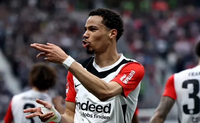 Liverpool faz nova proposta de R$ 583 milhões para contratar Ekitiké junto ao Eintracht Frankfurt