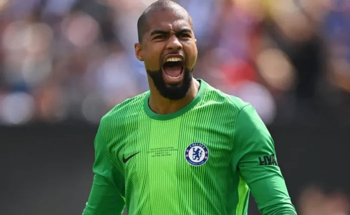 Robert Sanchez, do Chelsea, recebe o prêmio de melhor goleiro do Mundial de Clubes