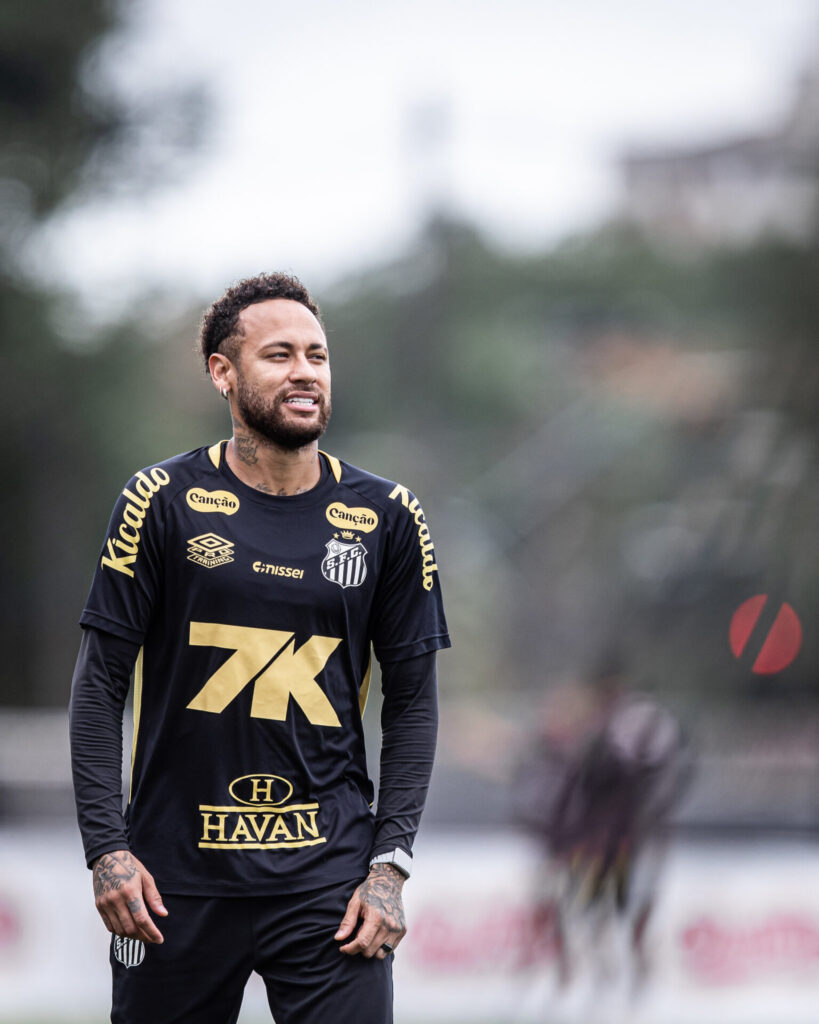 Neymar treinando no CT Rei Pelé