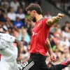 Bruno Fernandes em ação no jogo entre Fulham e Manchester United