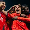 João Neves foi o grande destaque com dois gols de bicicleta, acompanhado por Barcola e Dembélé, que marcou duas vezes de pênalti antes de deixar o campo com um desconforto muscular. (Foto: Twitter/Divulgação Paris Saint-Germain)