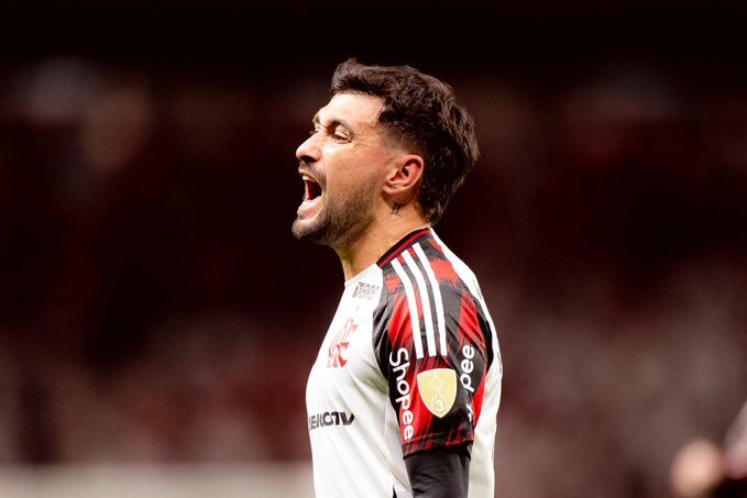 Flamengo vence e se classifica na Libertadores