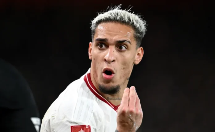 Manchester United recebe nova proposta por Antony e Real Betis ganhará resposta hoje (26)
