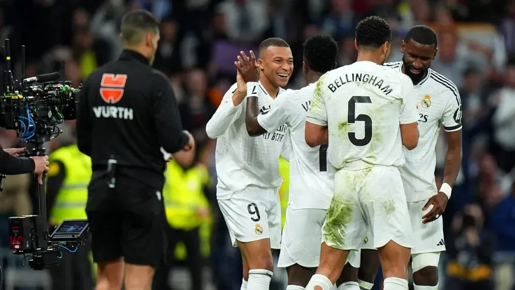 Real Madrid mantém distanciamento do Ballon d’Or após a polêmica de 2024, quando a vitória de Rodri sobre Vinicius Jr. foi revelada antes da cerimônia. (Photo by Angel Martinez/Getty Images)