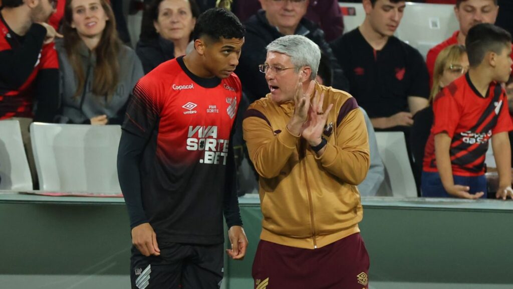 Athletico-PR conta com o apoio de Julimar em campo