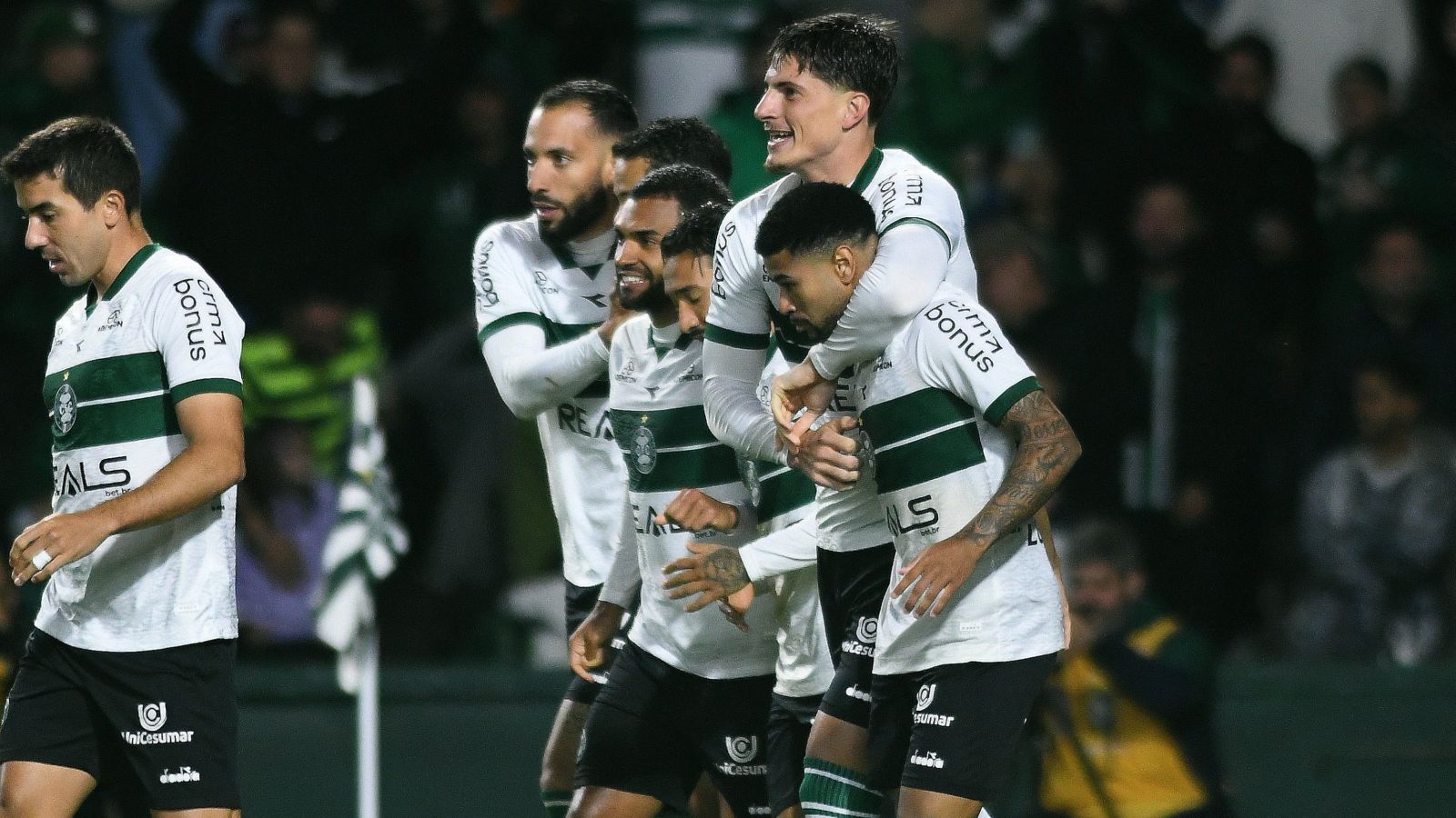 Rodrigo Rodrigues desfalca Coritiba