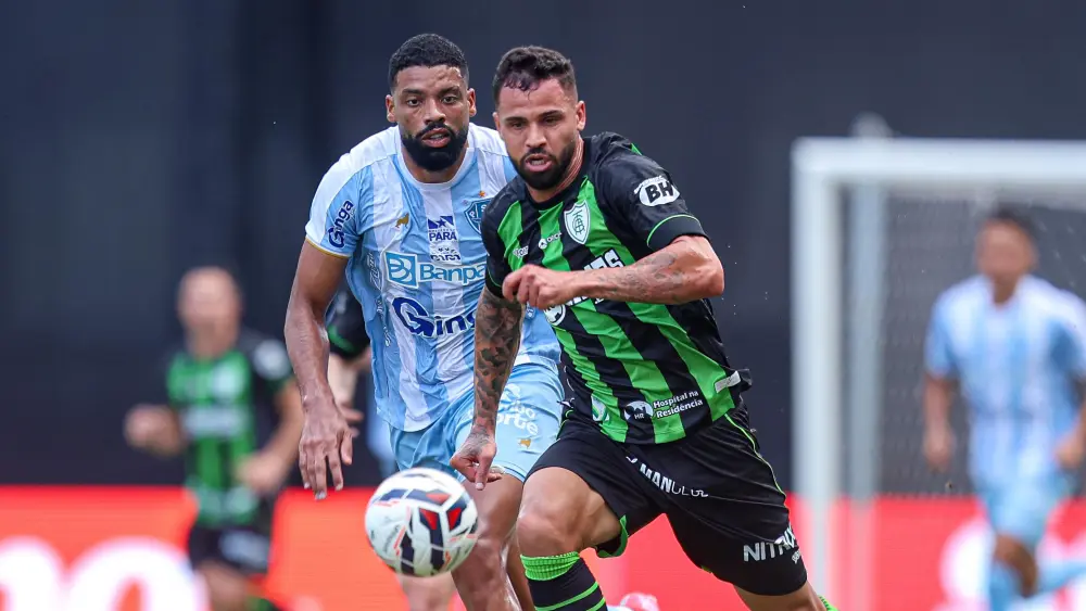 Torcedores vibrando com o Paysandu